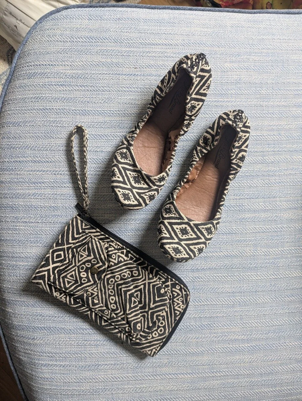 Billabong Black and Beige Geometric Wristlet